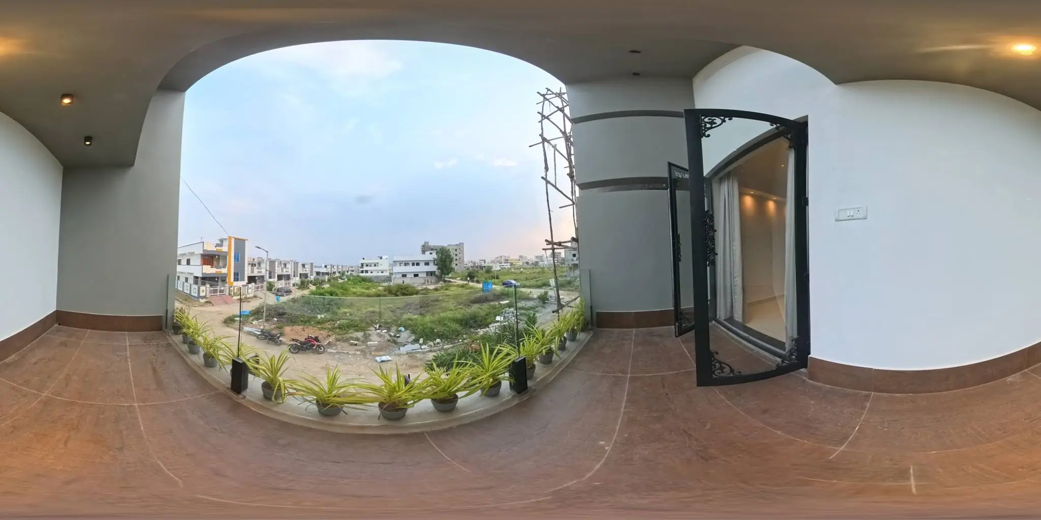 360° balcony with an open garden view