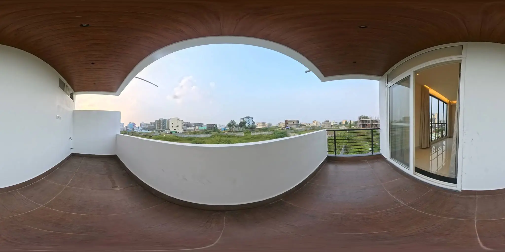 360° view from the balcony over the open skyline